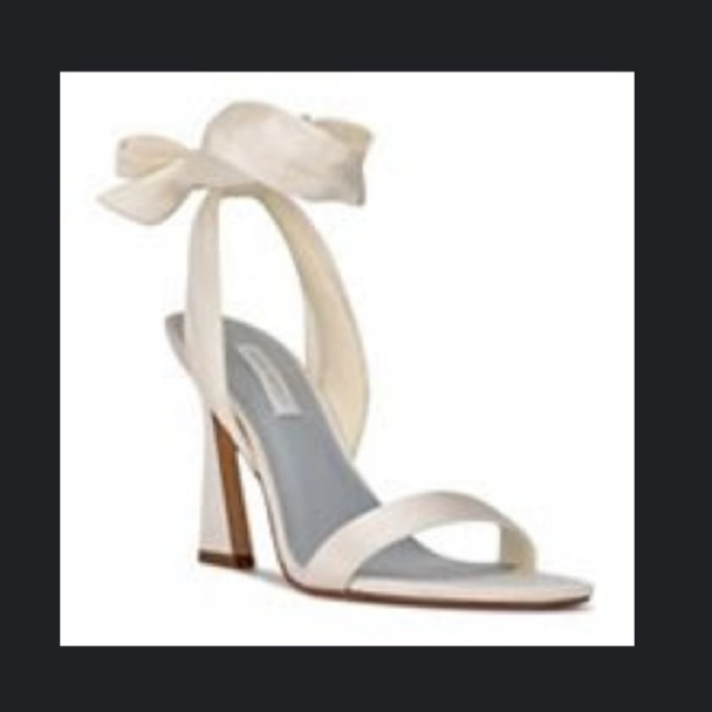 NWT Elegant Nine West Ivory Ankle-Tie Heels